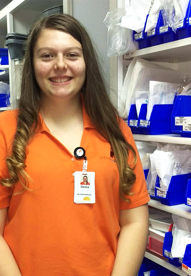 Student-Volunteen-with-medical-supplies Student-Volunteen-with-medical-supplies