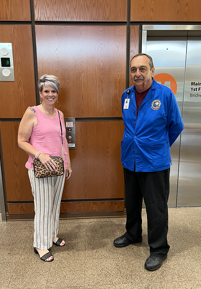 Volunteer-helping-with-elevators Volunteer-helping-with-elevators